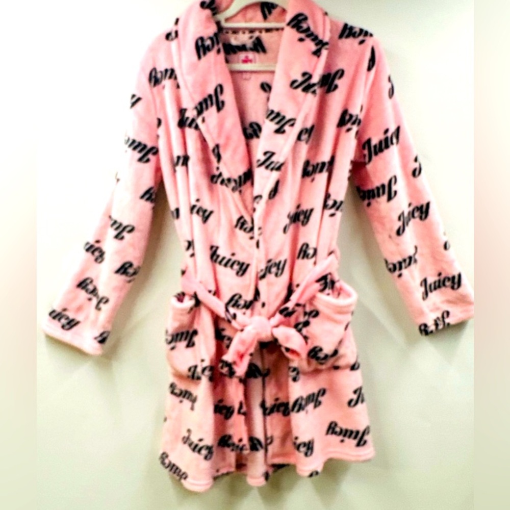 Juicy Couture Luxury Long Sleeve Pink Black Short Plush Tie Bath Robe 36” L-XL